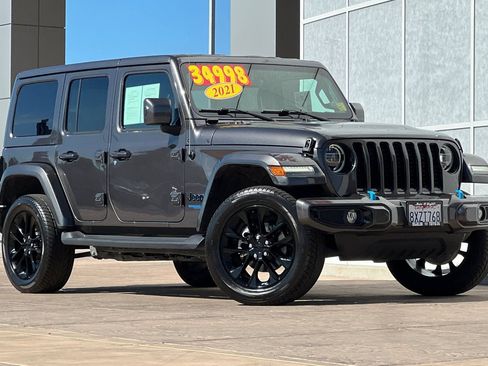 Used 2021 Jeep Wrangler Unlimited Sahara image 2