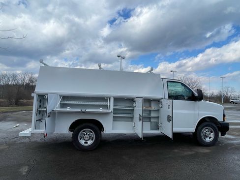 New 2026 Chevrolet Express 3500 w/ Power Convenience Package image 21