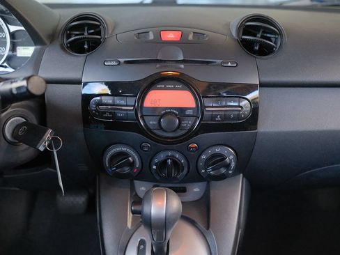 Used 2014 MAZDA MAZDA2 Sport FWD image 16