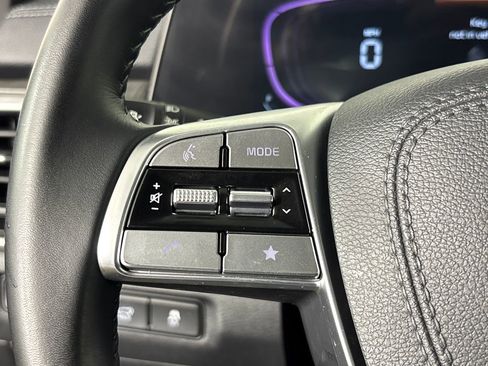 Used 2024 Kia Telluride EX w/ EX Captain's Chair Package image 15