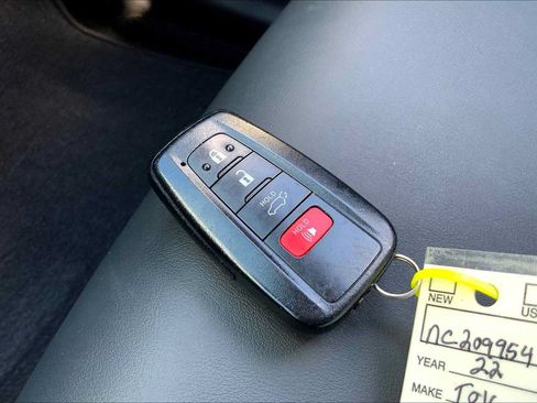 Used 2022 Toyota RAV4 XLE Premium FWD image 15