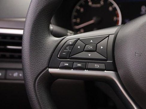 Used 2025 Nissan Altima 2.5 SV image 11