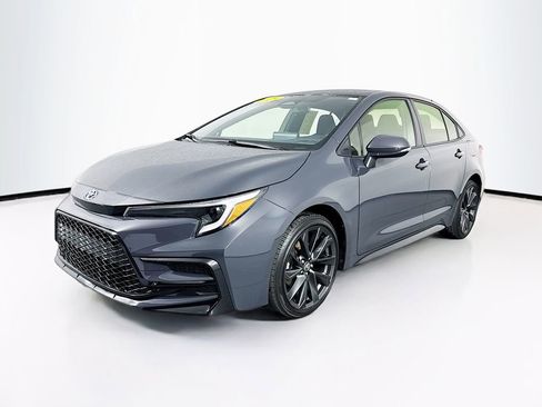 Used 2025 Toyota Corolla SE image 3