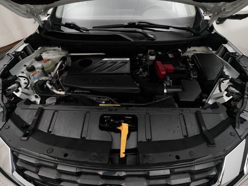 Used 2023 Nissan Rogue SL image 3