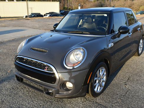 Used 2015 MINI Cooper S image 2