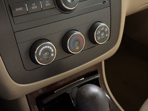 Used 2011 Buick Lucerne CX FWD image 18