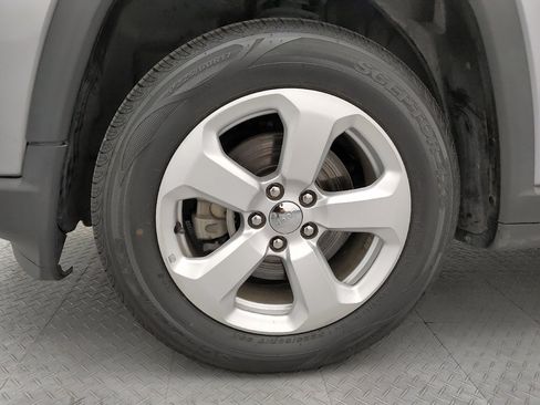 Used 2019 Jeep Compass Latitude FWD image 31