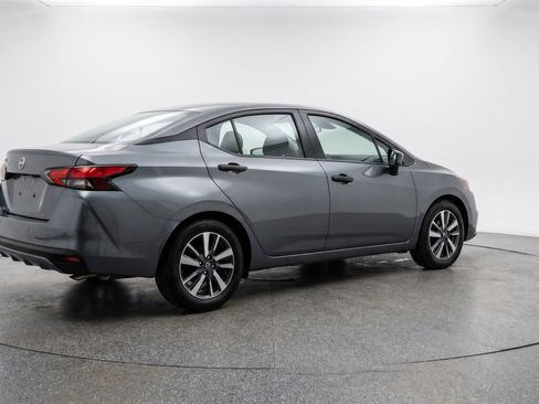 Used 2025 Nissan Versa SV FWD image 9