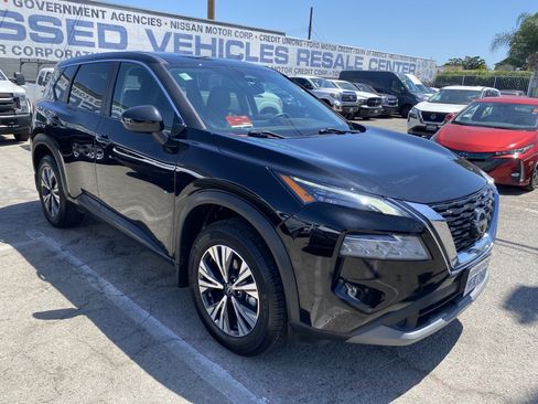 Used 2023 Nissan Rogue SV FWD image 4