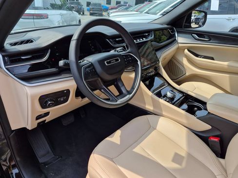 Used 2023 Jeep Grand Cherokee 4WD 4xe image 11