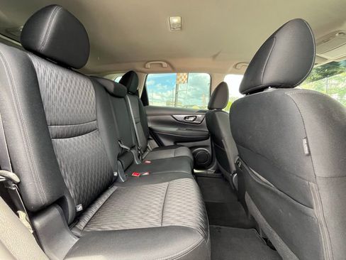 Used 2019 Nissan Rogue SV FWD image 22