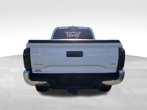 Used 2018 Toyota Tacoma SR5 image 4