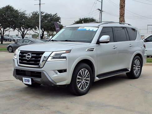 Used 2023 Nissan Armada SL w/ Captain's Chairs Package image 3