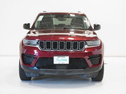 Certified 2024 Jeep Grand Cherokee Laredo image 3