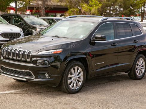 Used 2018 Jeep Cherokee Overland AWD/4WD image 9
