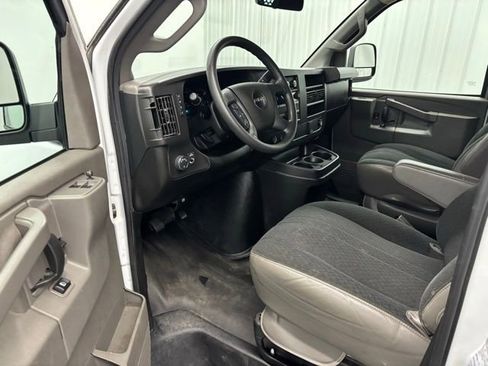 Used 2022 GMC Savana 2500 w/ Driver Convenience Package image 11