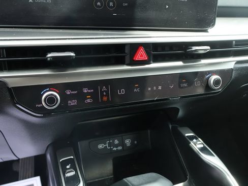 Used 2024 Kia Sorento S w/ Panoramic Sunroof Package AWD/4WD image 39