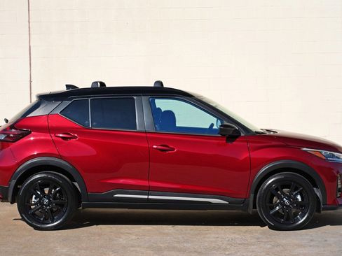 Used 2023 Nissan Kicks SR w/ SR Premium Package FWD image 48