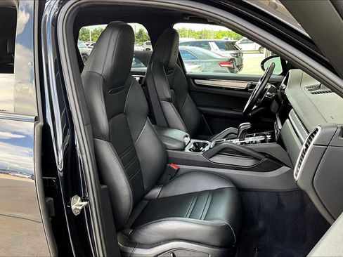 Used 2023 Porsche Cayenne image 15