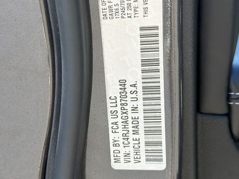 Used 2023 Jeep Grand Cherokee Laredo w/ Luxury Tech Group I AWD/4WD image 29