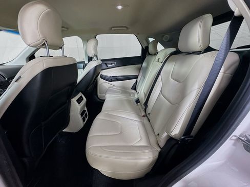 Used 2019 Ford Edge Titanium FWD image 29
