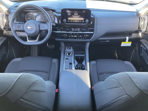 New 2025 Nissan Pathfinder SV image 16