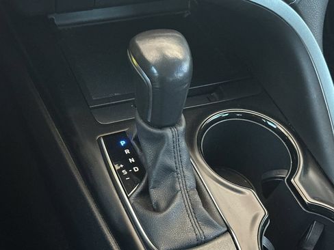Used 2020 Toyota Camry SE FWD image 19