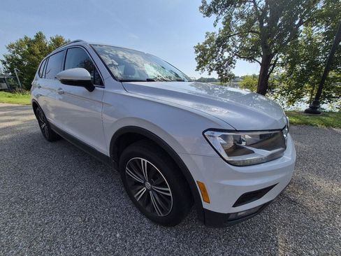 Used 2018 Volkswagen Tiguan SE AWD/4WD image 3