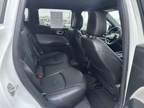 Used 2023 Jeep Compass Limited image 24
