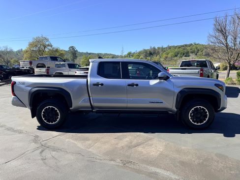 Used 2025 Toyota Tacoma TRD Off-Road image 5