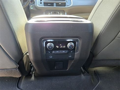 Used 2022 GMC Yukon SLT w/ SLT Premium Package image 14