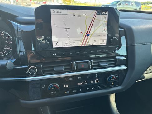 Used 2024 Nissan Pathfinder SL w/ SL Premium Package FWD image 13