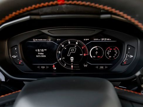 Used 2025 Lamborghini Urus SE AWD/4WD image 18