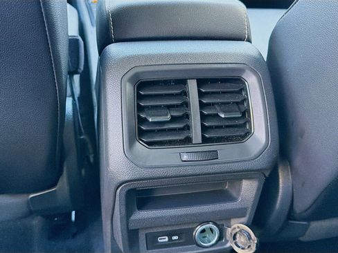 Used 2021 Volkswagen Tiguan SE image 22