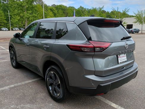 Used 2025 Nissan Rogue SV FWD image 6