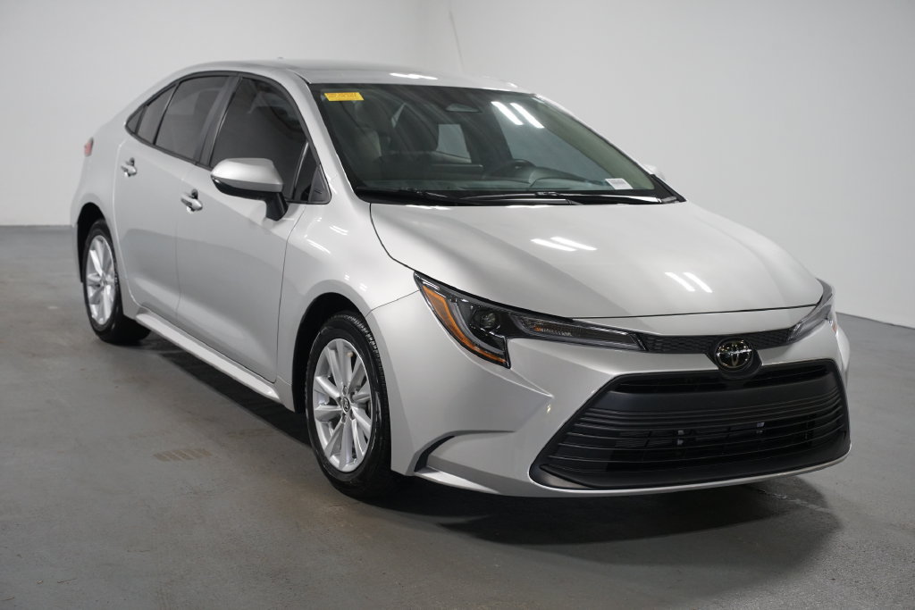 Used 2026 Toyota Corolla LE w/ LE Premium Package FWD image 3