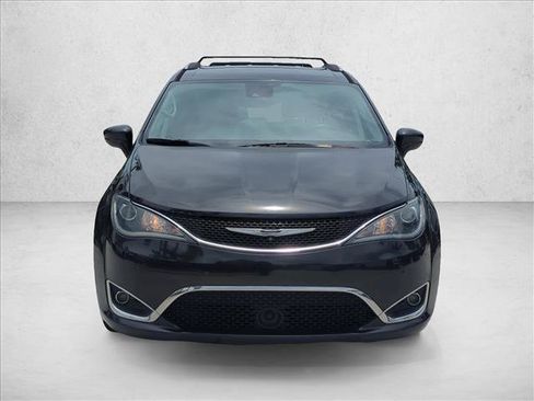 Used 2018 Chrysler Pacifica Touring-L w/ Advanced Safetytec Group FWD image 2