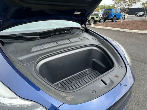 Used 2022 Tesla Model Y Long Range image 16