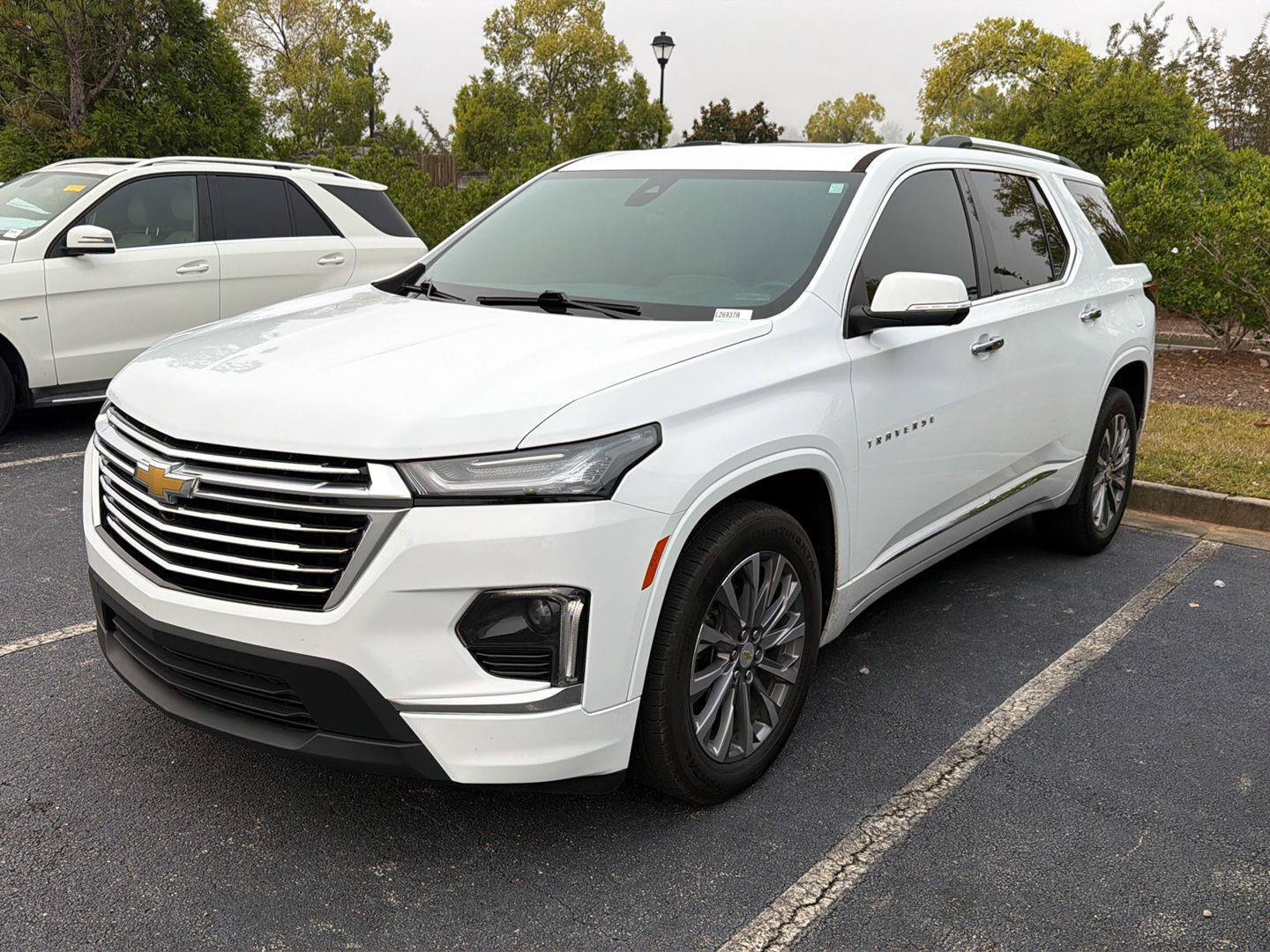 Used 2023 Chevrolet Traverse Premier FWD image 2
