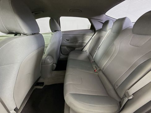 Used 2022 Hyundai Elantra SE FWD image 27