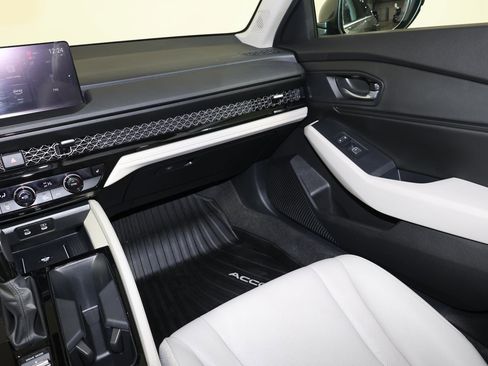 Used 2025 Honda Accord EX-L image 8