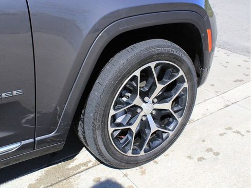 Used 2023 Jeep Grand Cherokee Summit image 9