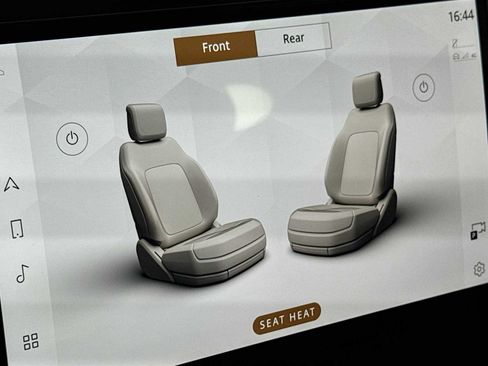 Used 2025 Land Rover Defender 130 X-Dynamic SE image 23