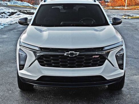 Used 2025 Chevrolet Trax RS w/ Sunroof Package image 5