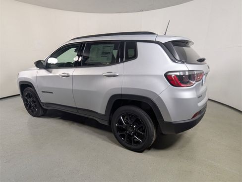 New 2026 Jeep Compass Latitude image 5