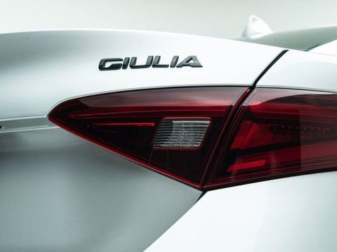 Used 2019 Alfa Romeo Giulia w/ Nero Edizione RWD image 15