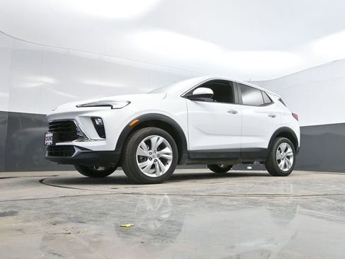Used 2025 Buick Encore GX Preferred AWD/4WD image 38