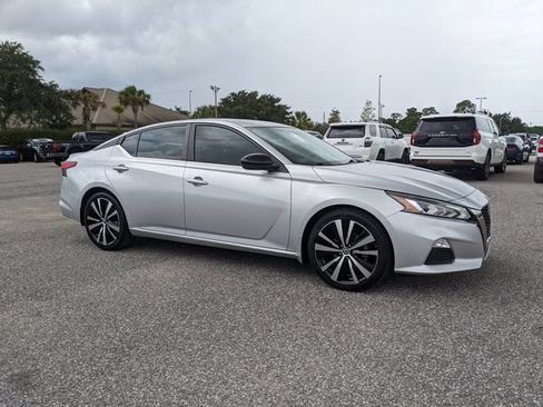 Used 2019 Nissan Altima 2.5 SR w/ SR Premium Package FWD image 2