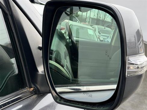 Used 2018 Lexus GX 460 Premium w/ Premium Package image 37