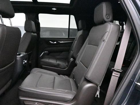 Used 2021 GMC Yukon Denali w/ Denali Premium Package AWD/4WD image 23